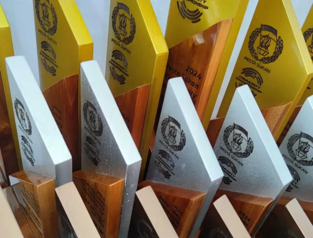 pesta sukan trophy 13.. we can custom make any layered wood trophy to suit client need.