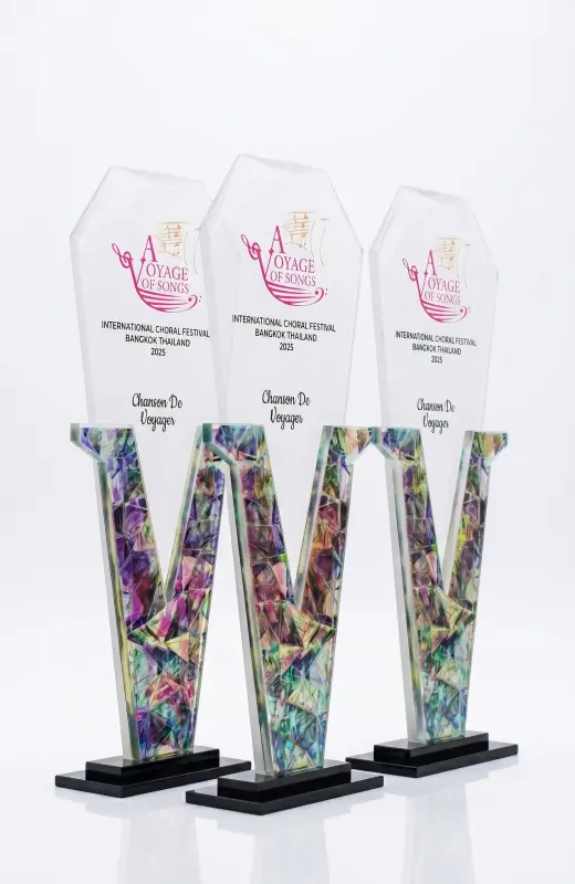 chanson de vovager layered acrylic trophy is made of 2 5mm thick acrylics to create the diamond texture effect.