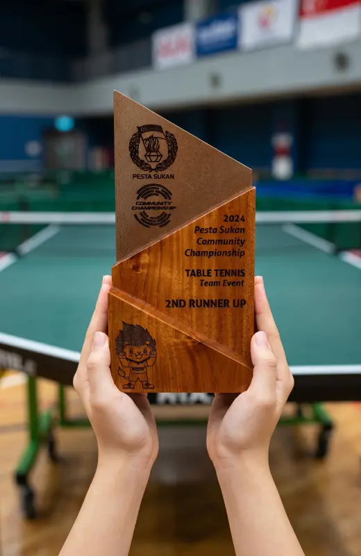 Bronze trophy wood pesta sukan for table tennis. Small trophy but cute