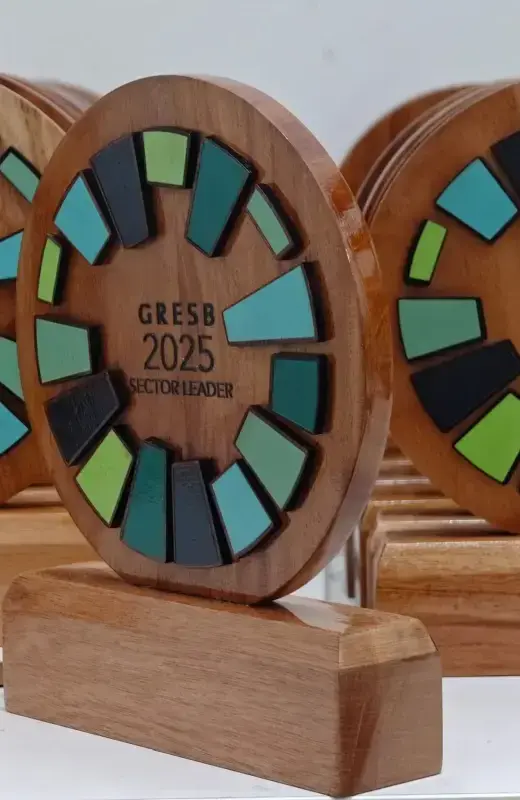 the top part is 20mm thick and diameter 180mm. The wood base is 40x40x180mm. We can make any custom trophy and plaque  and deliver to Singapore, Malaysia and Indonesia.