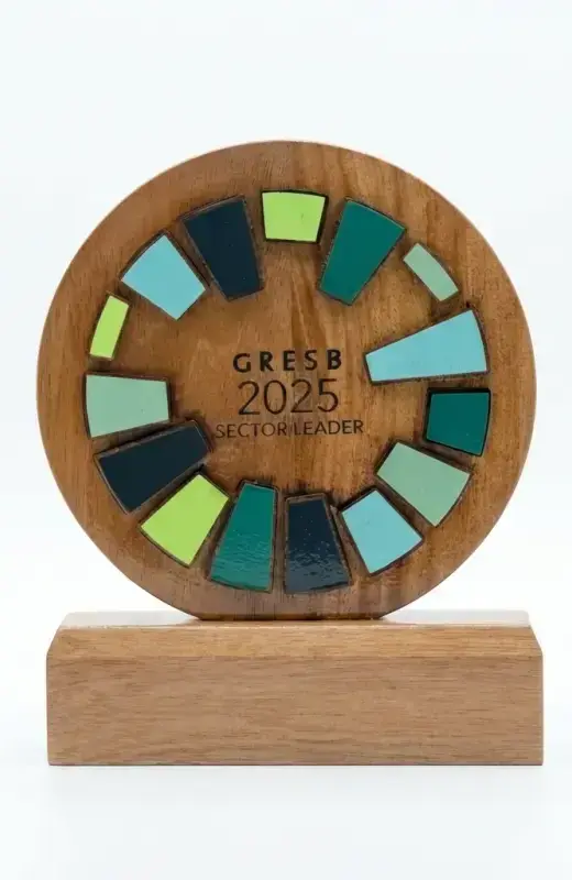 the logo is embossed on the top part of trophy giving the importance of GRESB in its effort. If you have a logo that you want to put on top, please consult with us.