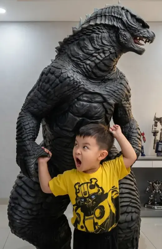 3d print godzilla sculpture is made 1.5m and 2m long. suitable for kids attraction .