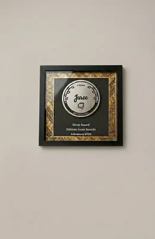 viddsee frame plaque hang on the wall. We make any custom trophy and plaque and reliably deliver to Singapore, Malaysia and Indonesia.