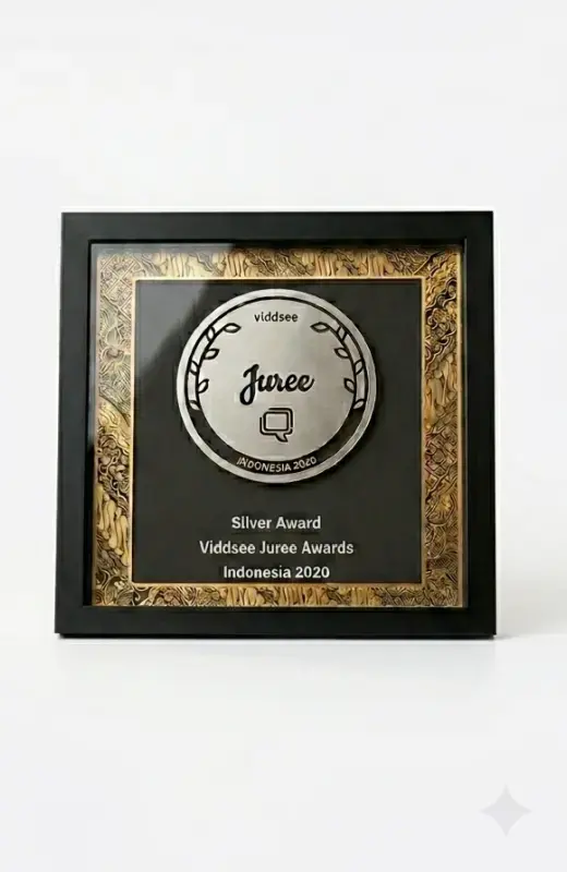 front view of viddsee frame plaque. it looks premium and can be place inside the cabinet or hang on wall.